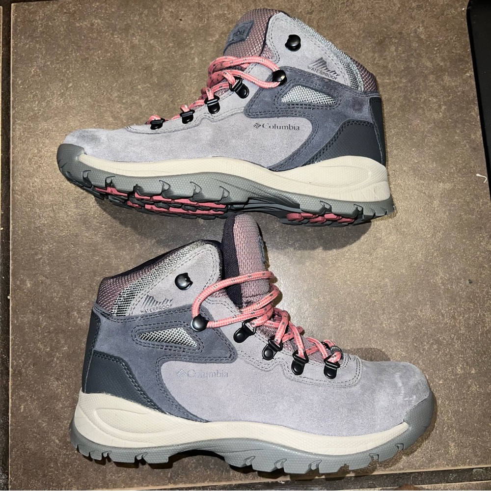 Columbia Women's Newton Ridge Plus Waterproof Amped Hiking Boots Size 8 Gray
